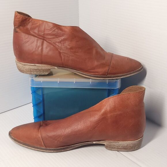Free People‎ Royale Women's Flats Asymmetrical Tan Brown Leather  Size 37/7-7.5 - Picture 4 of 15